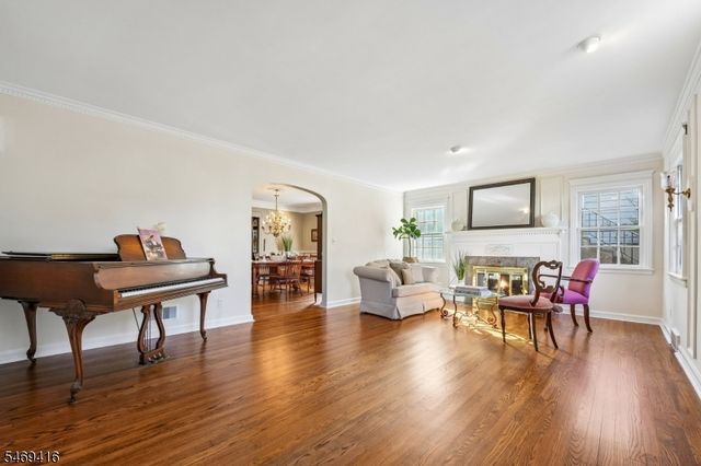 85 Chelsea Rd, Clifton City, NJ 07012