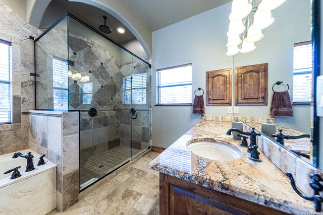 1050 Rodalyn, Boerne, TX 78006