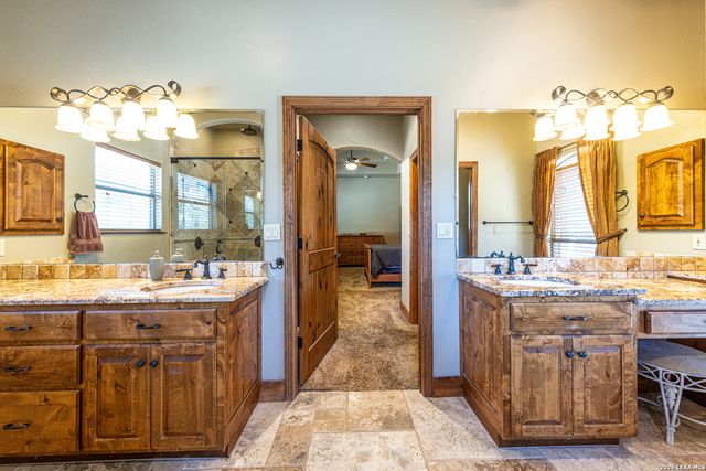 1050 Rodalyn, Boerne, TX 78006