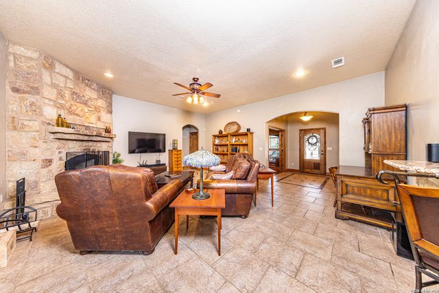 1050 Rodalyn, Boerne, TX 78006