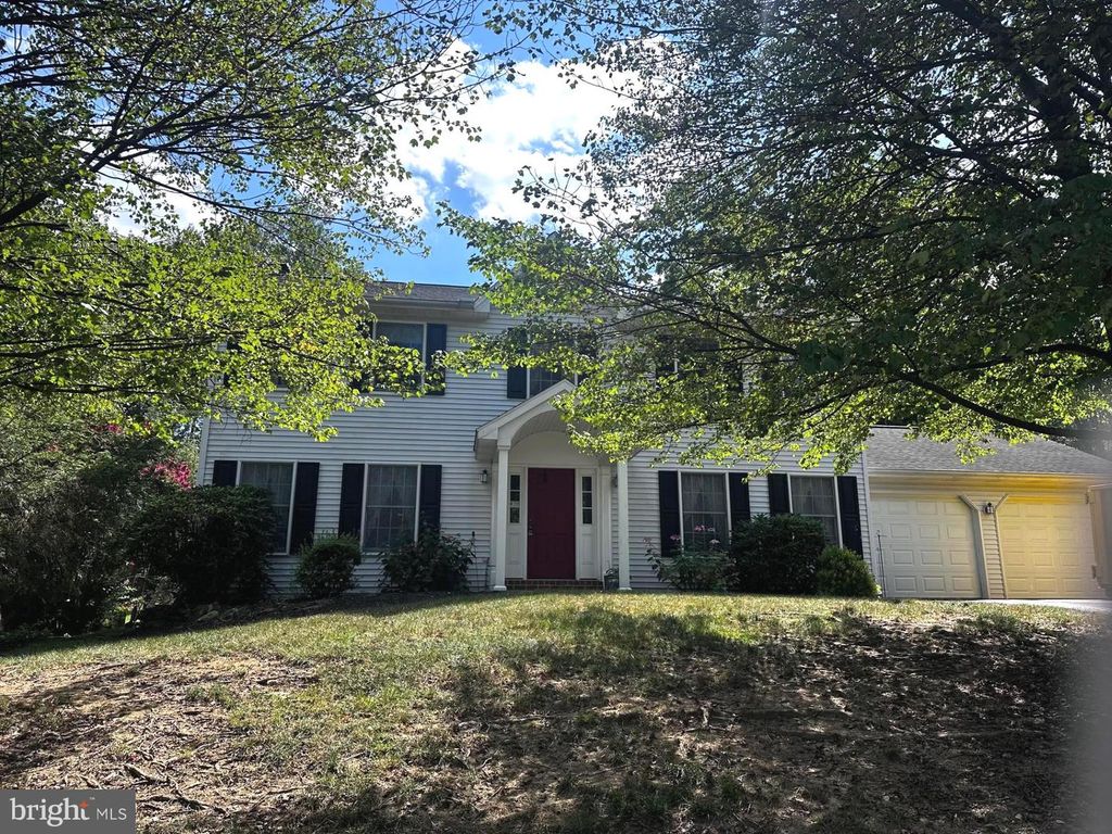 4443 DUNMORE DR, Harrisburg, PA 17112