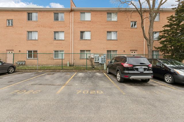 702 Cobblestone Circle D, Glenview, IL 60025