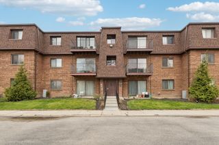 702 Cobblestone Circle D, Glenview, IL 60025