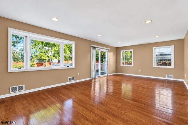 158 Barnsdale Rd, Clifton City, NJ 07013