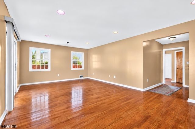 158 Barnsdale Rd, Clifton City, NJ 07013