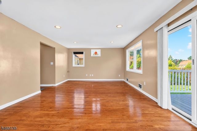 158 Barnsdale Rd, Clifton City, NJ 07013