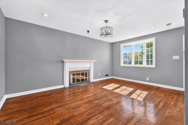 158 Barnsdale Rd, Clifton City, NJ 07013