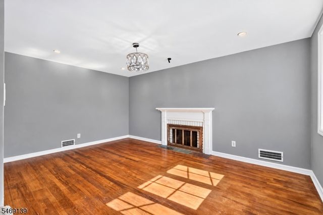 158 Barnsdale Rd, Clifton City, NJ 07013