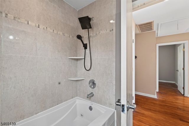 158 Barnsdale Rd, Clifton City, NJ 07013