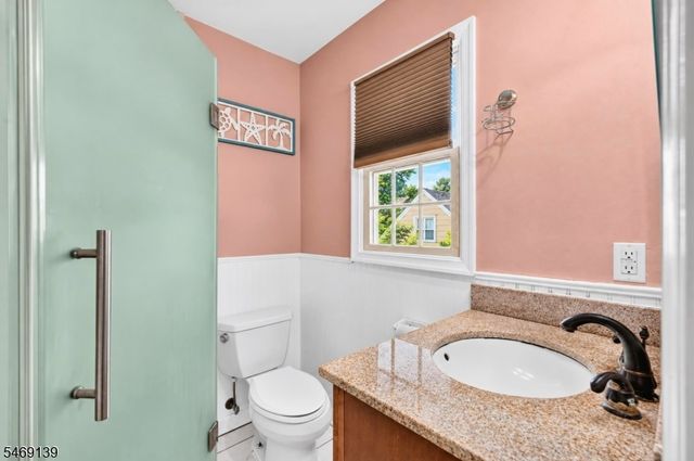 158 Barnsdale Rd, Clifton City, NJ 07013
