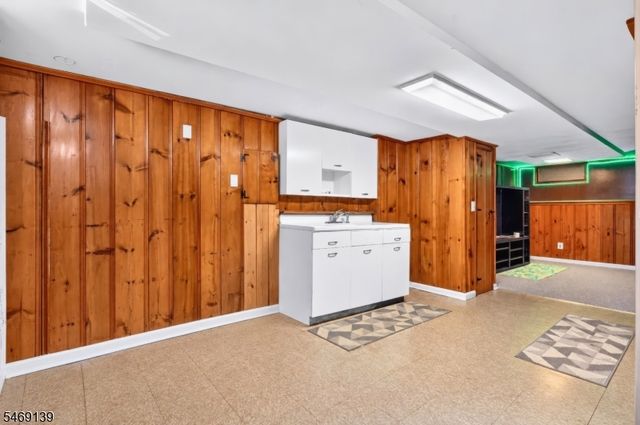 158 Barnsdale Rd, Clifton City, NJ 07013