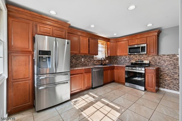 158 Barnsdale Rd, Clifton City, NJ 07013