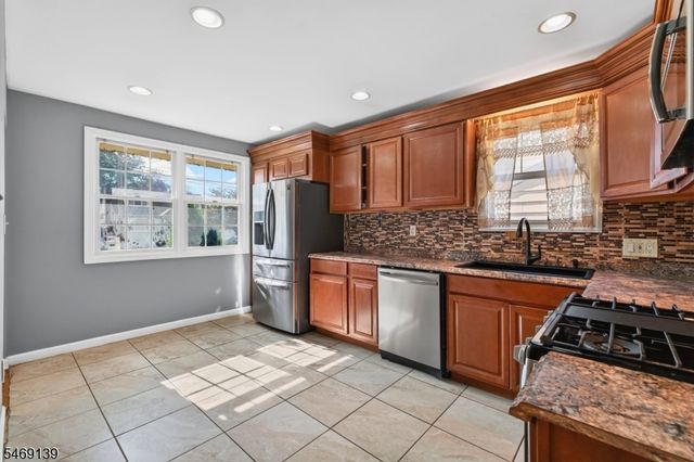 158 Barnsdale Rd, Clifton City, NJ 07013