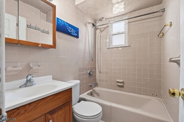 158 Barnsdale Rd, Clifton City, NJ 07013