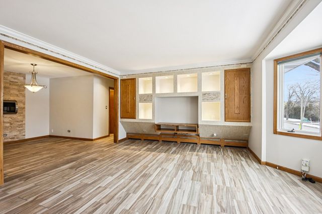 527 W Eastman Street 2C, Arlington Heights, IL 60005