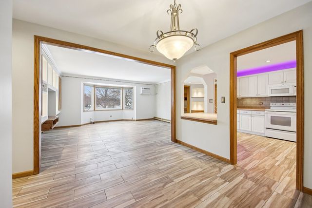 527 W Eastman Street 2C, Arlington Heights, IL 60005