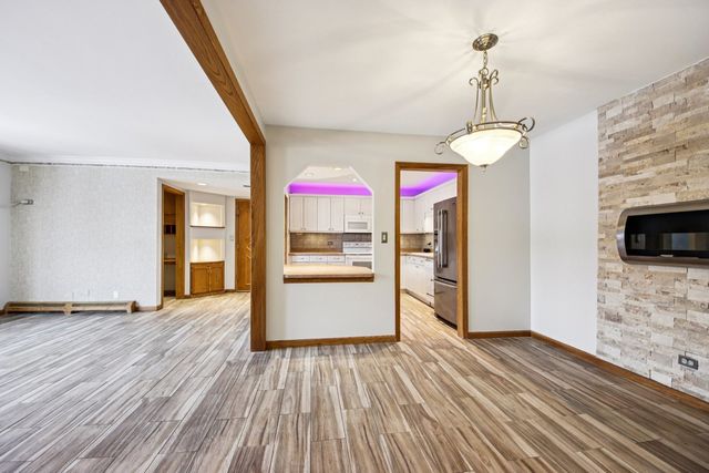 527 W Eastman Street 2C, Arlington Heights, IL 60005