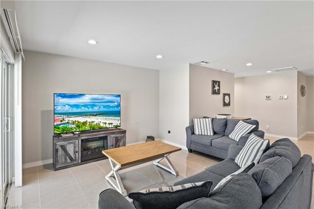 516 SE 20th PL, Cape Coral, FL 33990