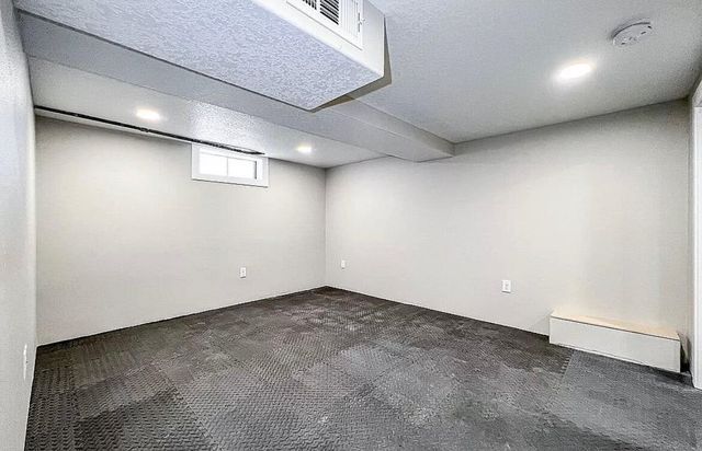 2735 College Avenue, Des Moines, IA 50311