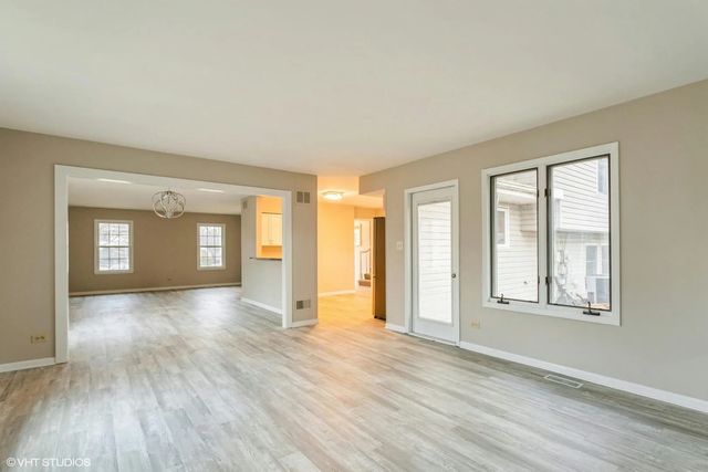 121 Richmond Drive, Bolingbrook, IL 60440