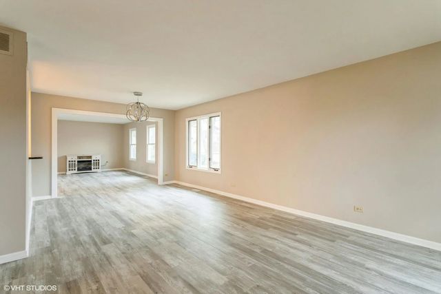 121 Richmond Drive, Bolingbrook, IL 60440