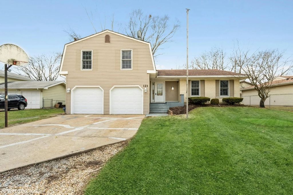 121 Richmond Drive, Bolingbrook, IL 60440