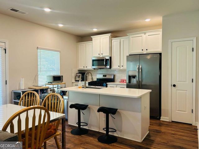57 Pacific Avenue, Sharpsburg, GA 30277