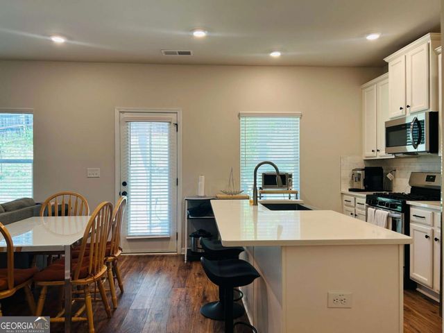 57 Pacific Avenue, Sharpsburg, GA 30277