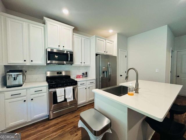 57 Pacific Avenue, Sharpsburg, GA 30277