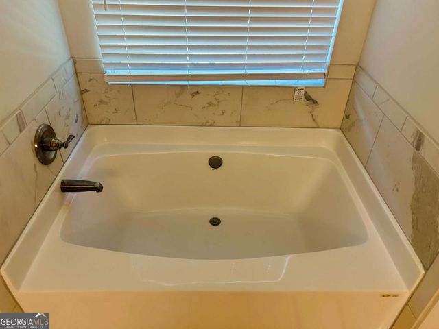 57 Pacific Avenue, Sharpsburg, GA 30277