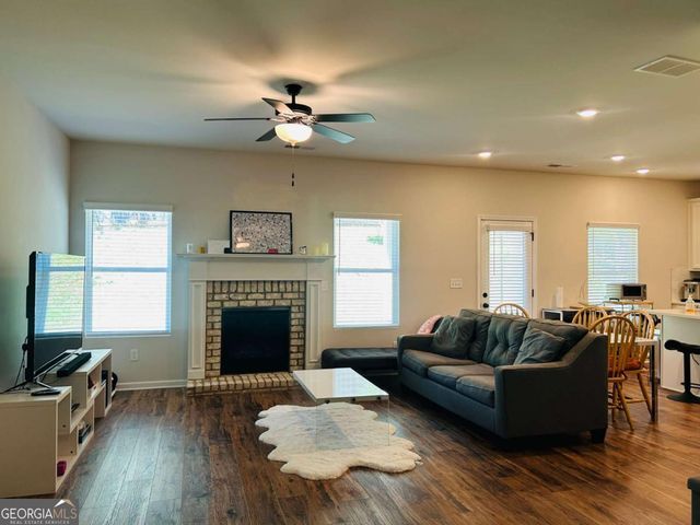 57 Pacific Avenue, Sharpsburg, GA 30277