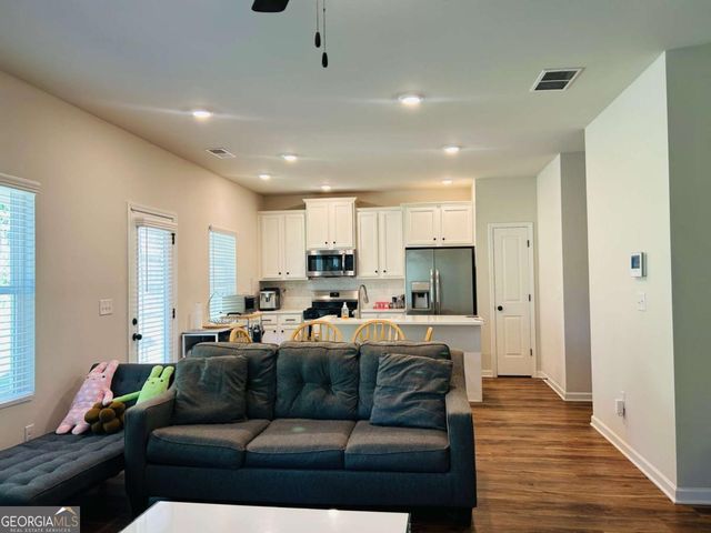 57 Pacific Avenue, Sharpsburg, GA 30277