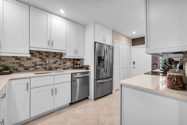 3201 N COURSE Lane E 212, Pompano Beach, FL 33069