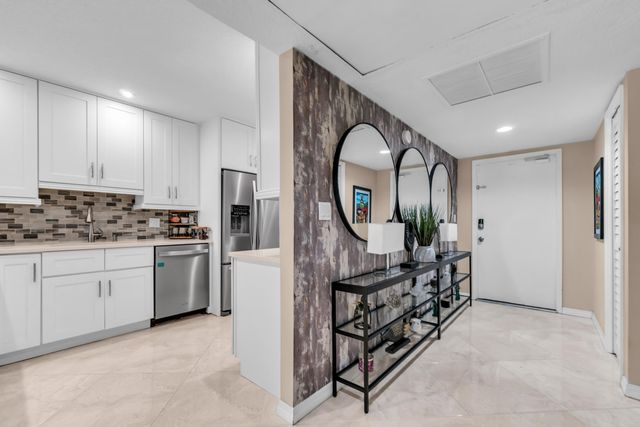 3201 N COURSE Lane E 212, Pompano Beach, FL 33069