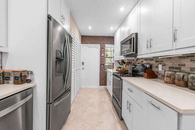 3201 N COURSE Lane E 212, Pompano Beach, FL 33069