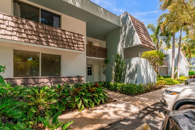 3201 N COURSE Lane E 212, Pompano Beach, FL 33069