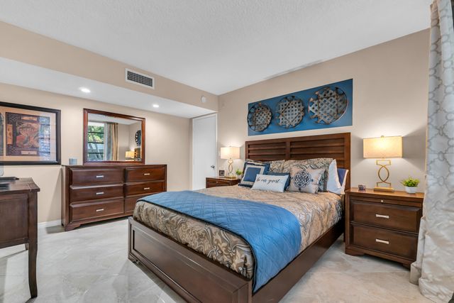 3201 N COURSE Lane E 212, Pompano Beach, FL 33069