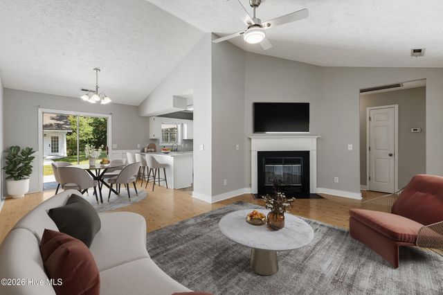 412 Dogwood Lane, Wilmington, NC 28409