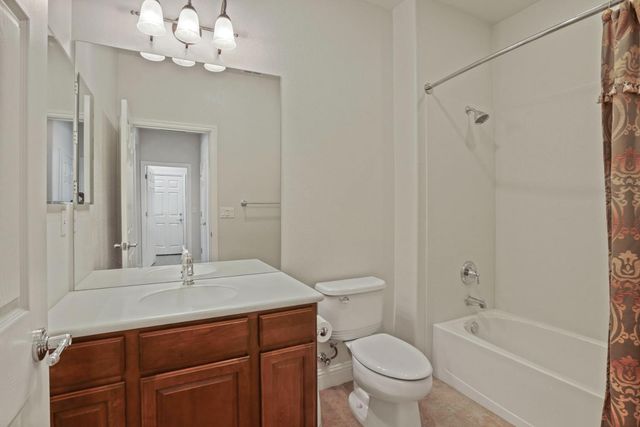 2224 Bellchase Dr, Manteca, CA 95336