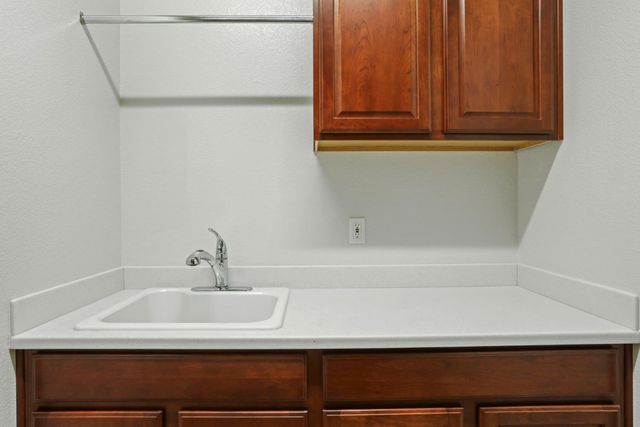 2224 Bellchase Dr, Manteca, CA 95336