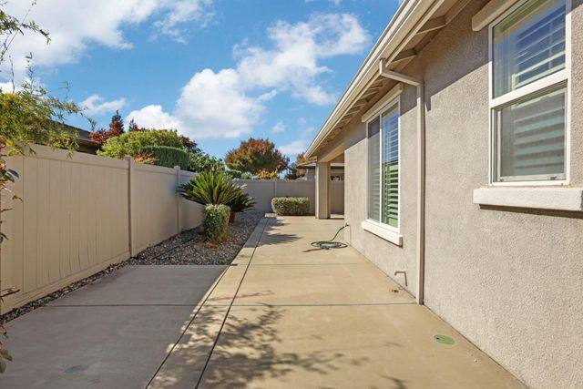 2224 Bellchase Dr, Manteca, CA 95336