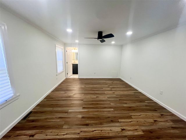 1407 unit 4 Middle Road 4, Riverhead, NY 11933