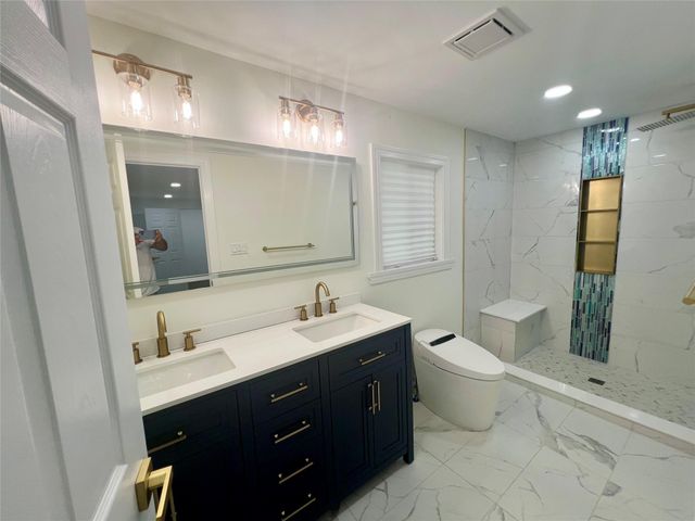 1407 unit 4 Middle Road 4, Riverhead, NY 11933