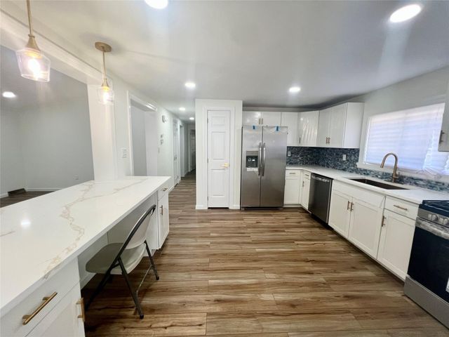 1407 unit 4 Middle Road 4, Riverhead, NY 11933