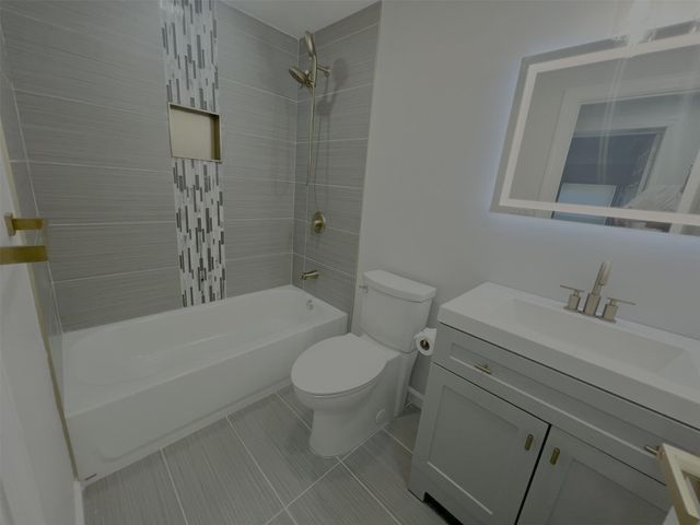 1407 unit 4 Middle Road 4, Riverhead, NY 11933