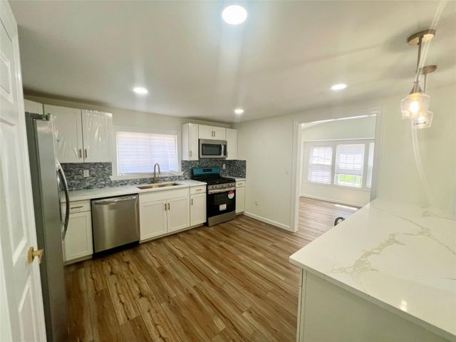 1407 unit 4 Middle Road 4, Riverhead, NY 11933