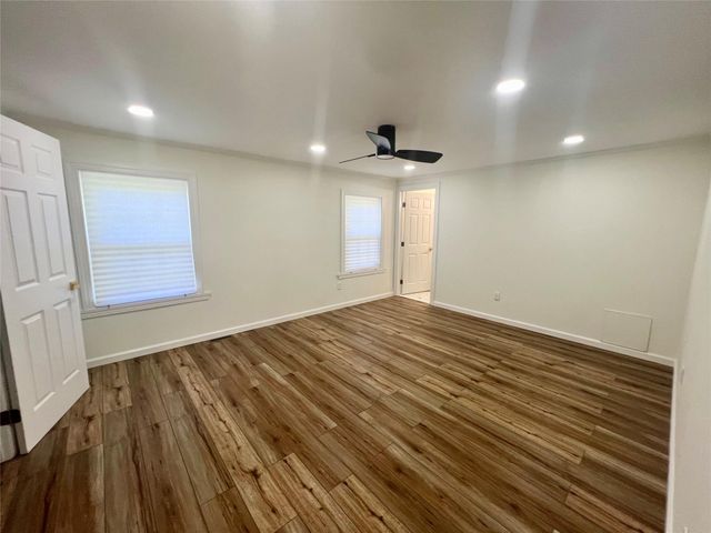 1407 unit 4 Middle Road 4, Riverhead, NY 11933