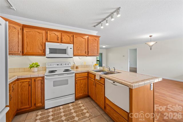 206 Waters Edge Drive, Weaverville, NC 28787