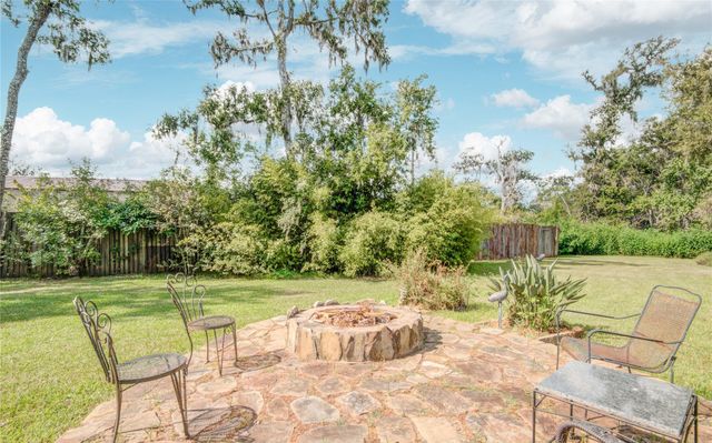 108 Buffalo Trail, Lake Jackson, TX 77566