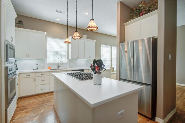 108 Buffalo Trail, Lake Jackson, TX 77566